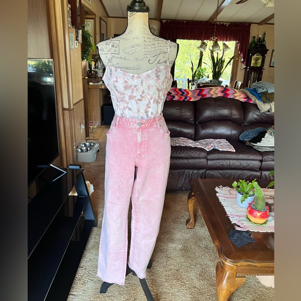 Woman’s Cato pink mid rise jeans size 16 Spring pink jeans.